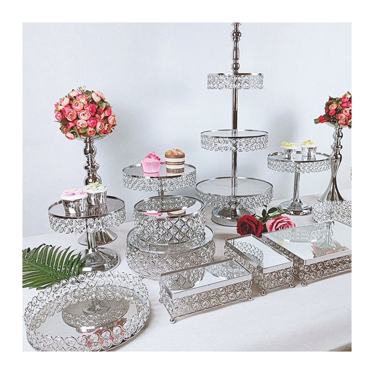 Runder Kuchenständer aus Metall von MYPOAYHODO in Silber mit Kristall-Design - Bild 1