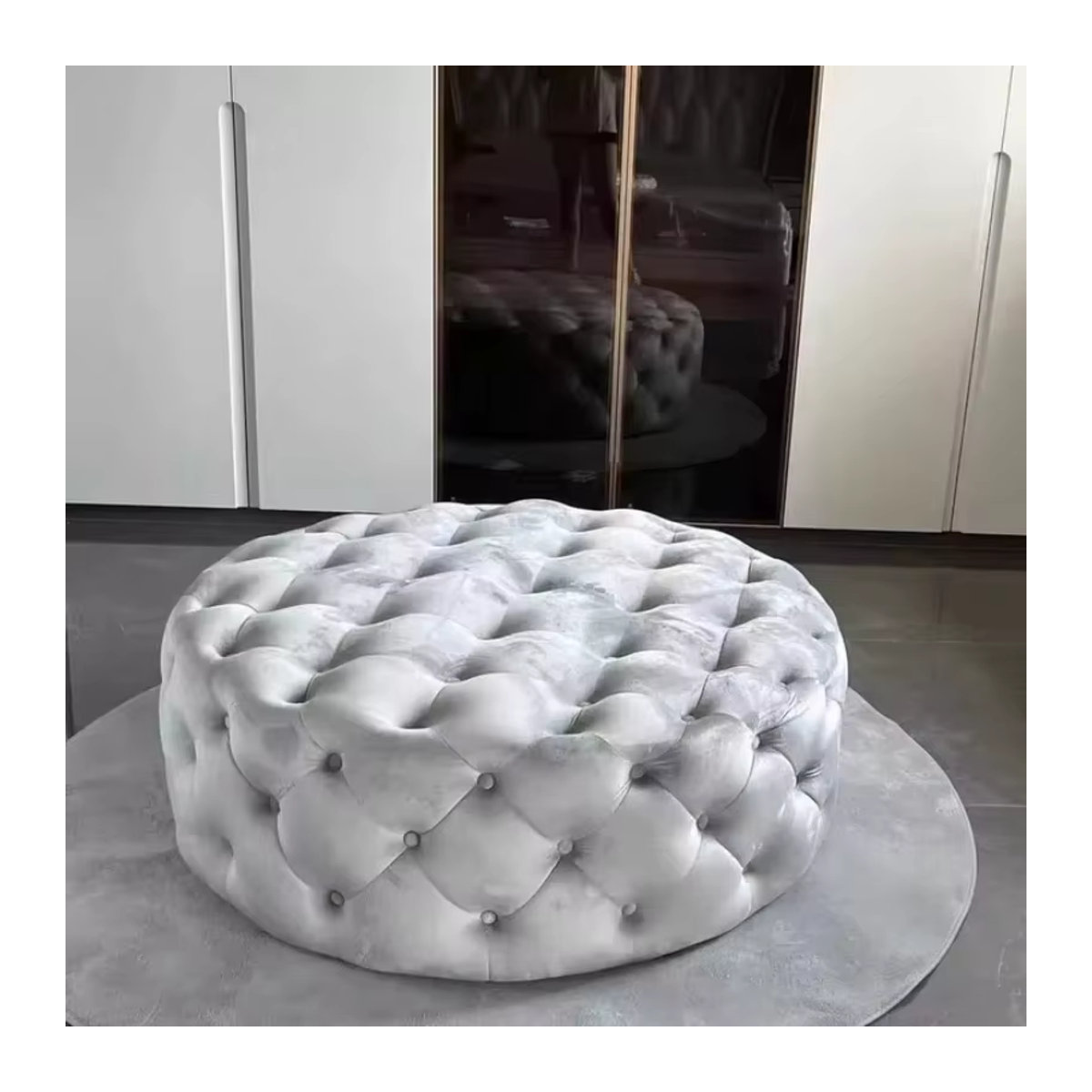Runder Polsterhocker aus Samt in Beige, Skandinavischer Design-Ottomane für Wohnzimmer und Schlafzimmer, Durchmesser: 90 cm, Höhe: 40 cm - Bild 2