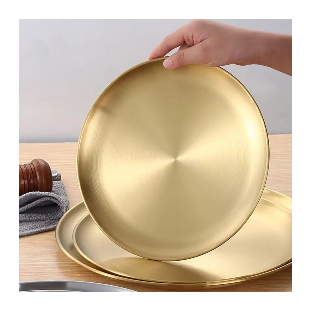 Rundes Serviertablett aus Edelstahl in Gold für Café, Obst und Dessert - Bild 4