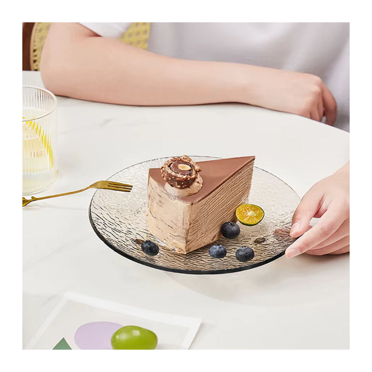 Rundes Snack-Tablett aus Glas mit Wellenstruktur in Grün und Transparent für Wohnzimmer und Küche - Bild 2