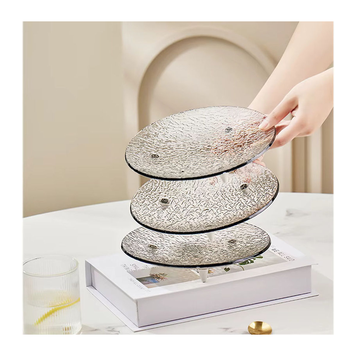 Rundes Snack-Tablett aus Glas mit Wellenstruktur in Grün und Transparent für Wohnzimmer und Küche - Bild 3