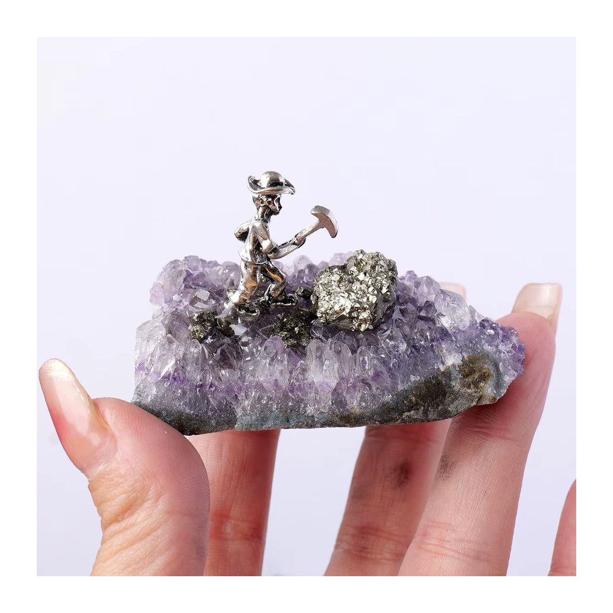 Runyangshi Amethyst Cluster mit Chalkopyrit als natürlicher Kristallstein in Lila zur Tischdekoration - Bild 4