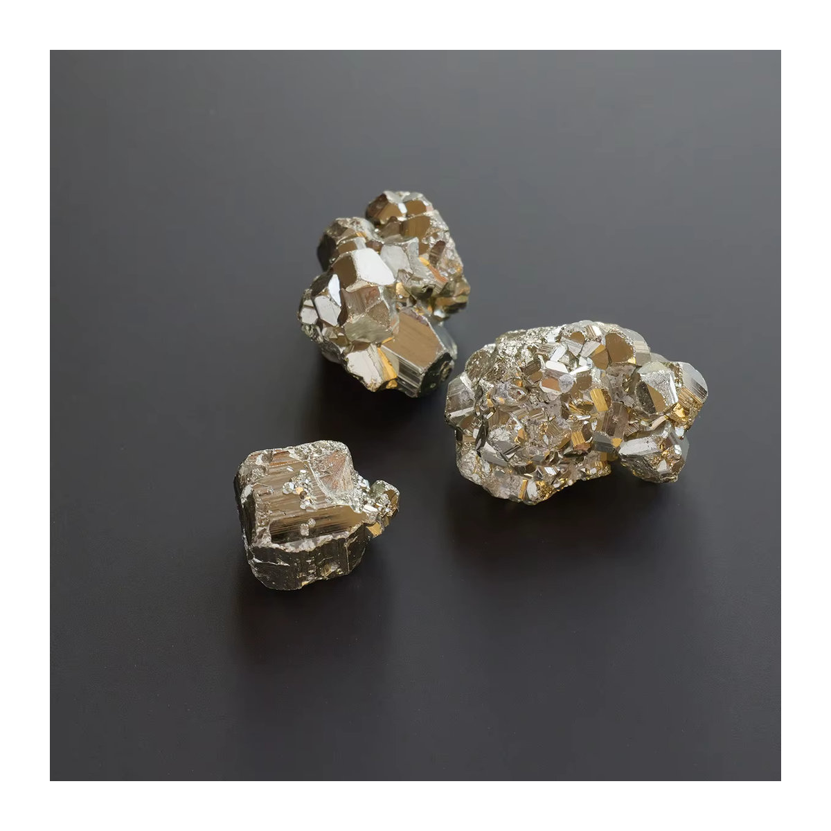 Runyangshi Chalcopyrit Rohstein in Gold als unregelmäßiger Naturkristall für deine Dekoration - Bild 3