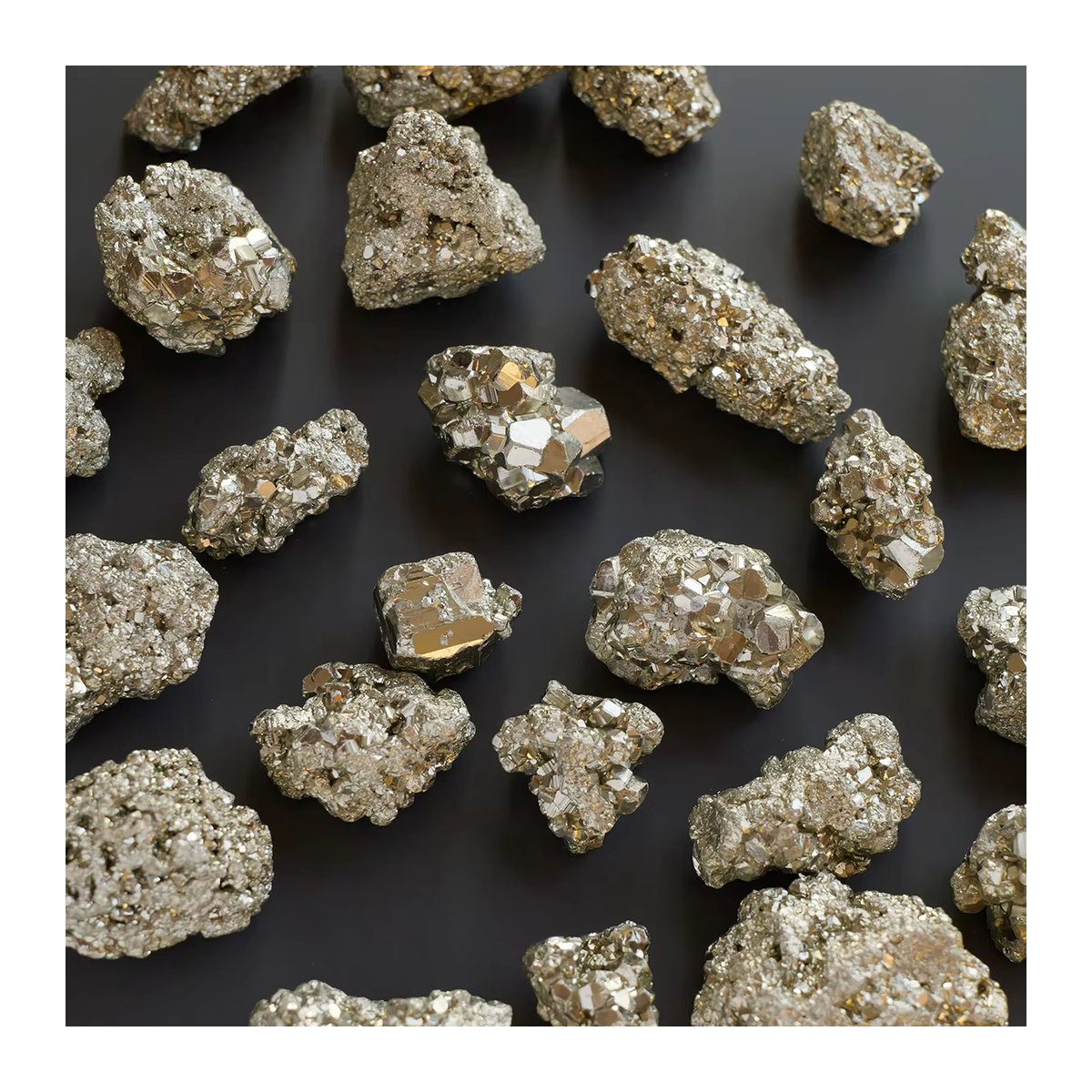 Runyangshi Chalcopyrit Rohstein in Gold als unregelmäßiger Naturkristall für deine Dekoration - Bild 4