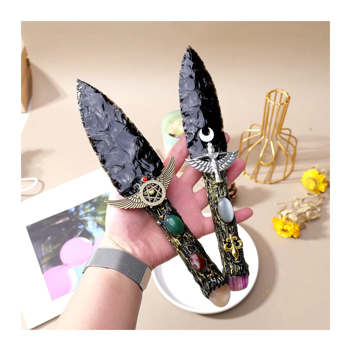Runyangshi Obsidian Dolch aus Naturkristall in Schwarz und Silber als dekoratives Steinmodell - Bild 3