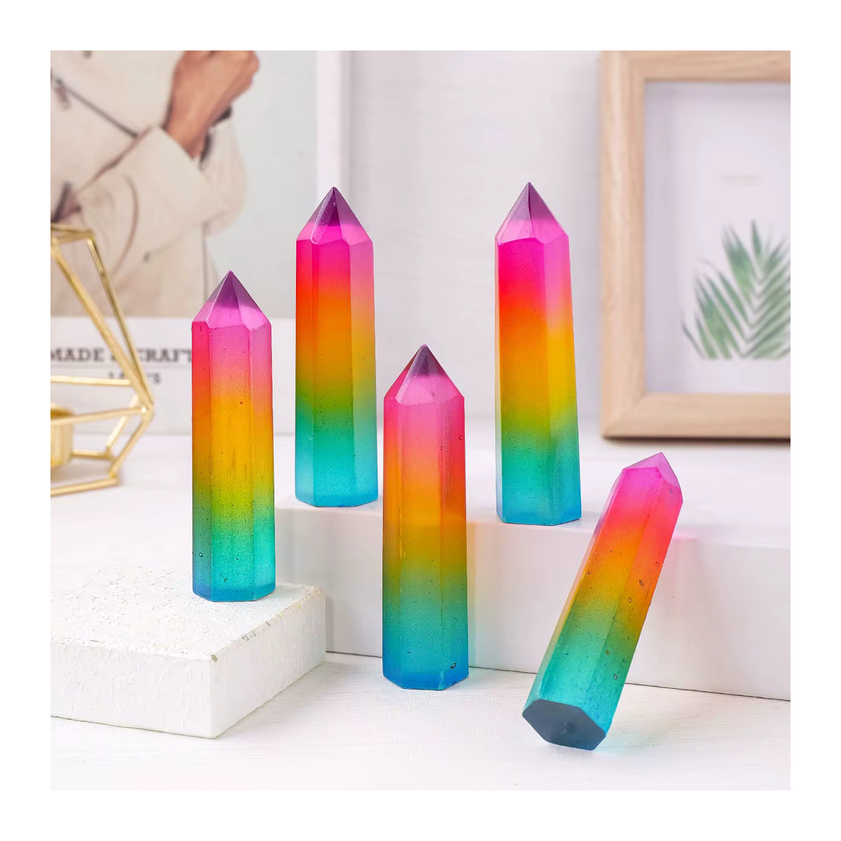 Runyangshi Selenit Kristall Turm in sechseckiger Prisma-Form, mehrfarbig, geometrisches Naturstein-Dekorobjekt - Bild 3