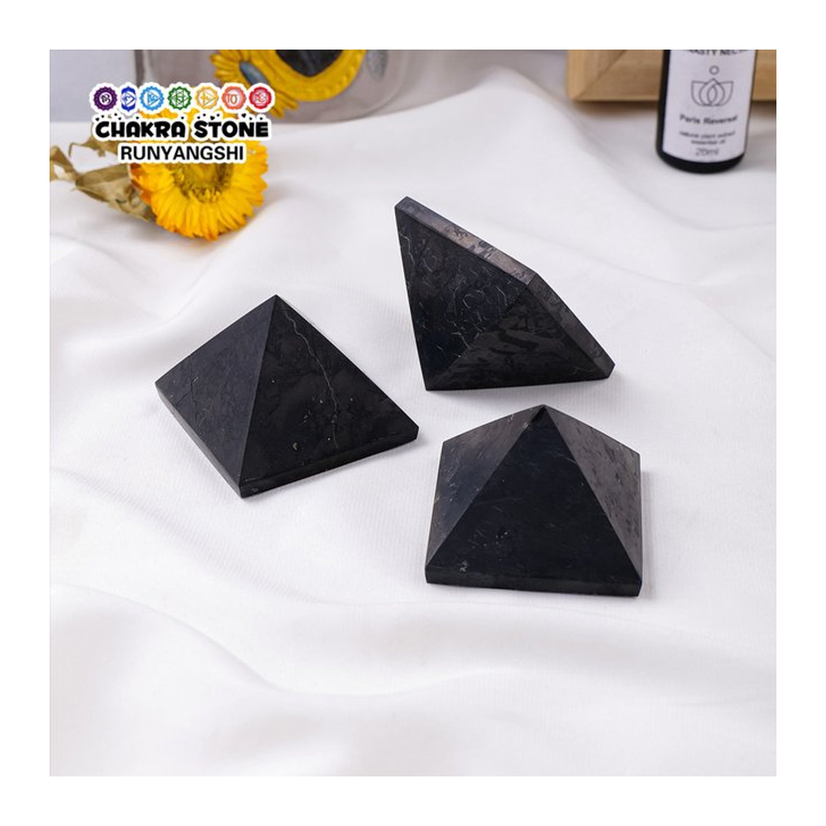 Runyangshi Shungit Pyramide aus natürlichem Kristall in Schwarz als dekoratives Heilstein-Ornament für Reiki und Energiearbeit - Bild 1