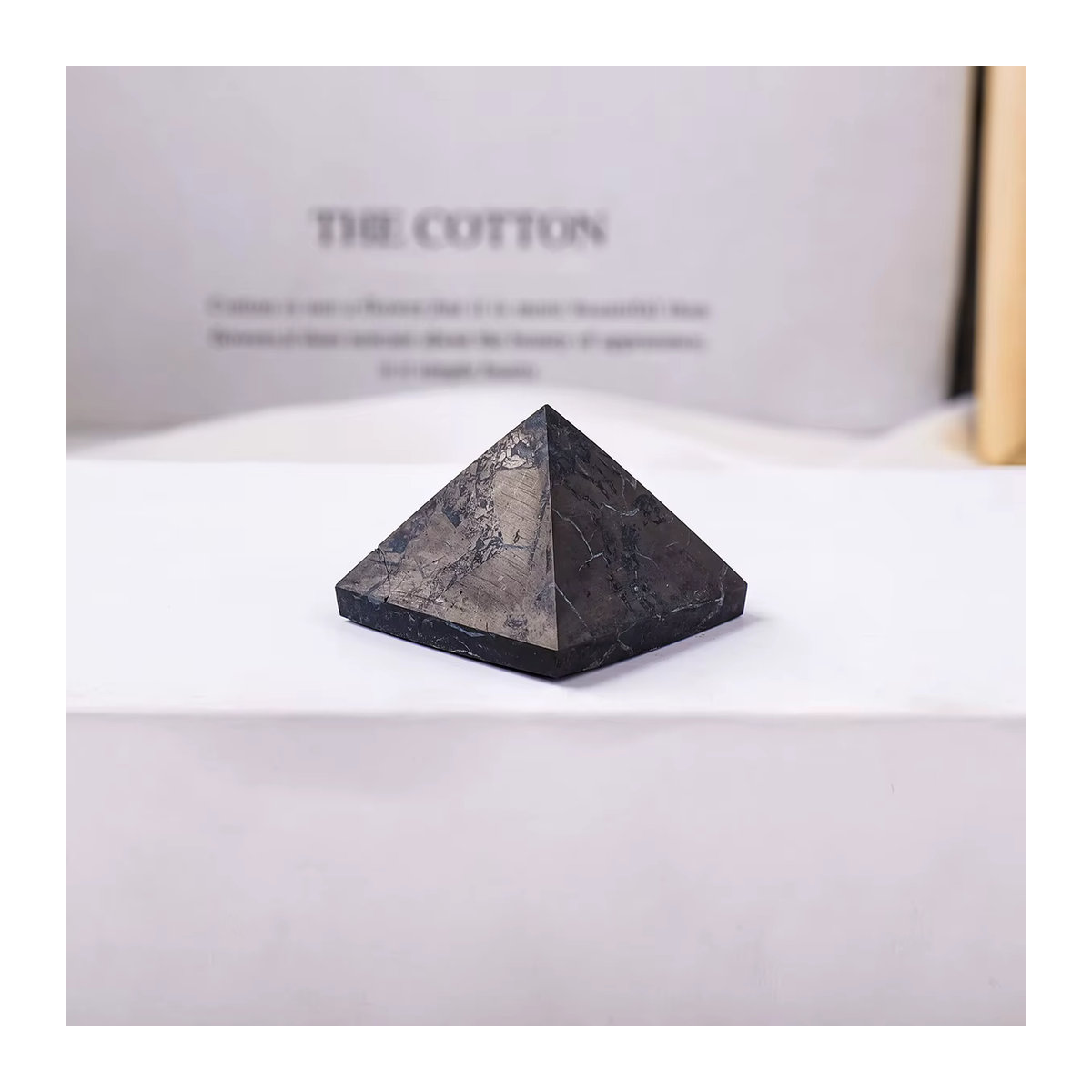 Runyangshi Shungit Pyramide aus natürlichem Kristall in Schwarz als dekoratives Heilstein-Ornament für Reiki und Energiearbeit - Bild 5