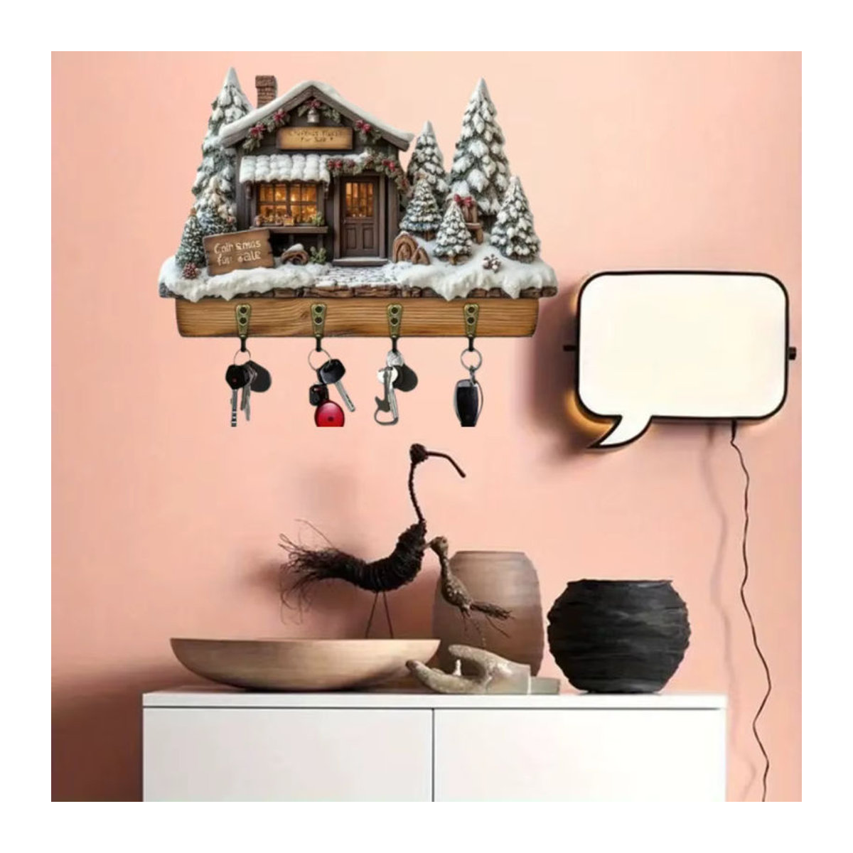 Rustikaler Schlüsselrahmen aus Holz in Eishausform mit vier Metallhaken für die Weihnachtsdekoration in Weiß und Braun - Bild 5