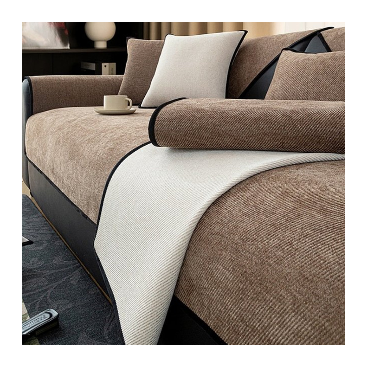 Rutschfester Sofabezug aus massivem Chenille-Twill als Couch-Schonbezug für dein Wohnzimmer in Beige und Braun - Bild 1