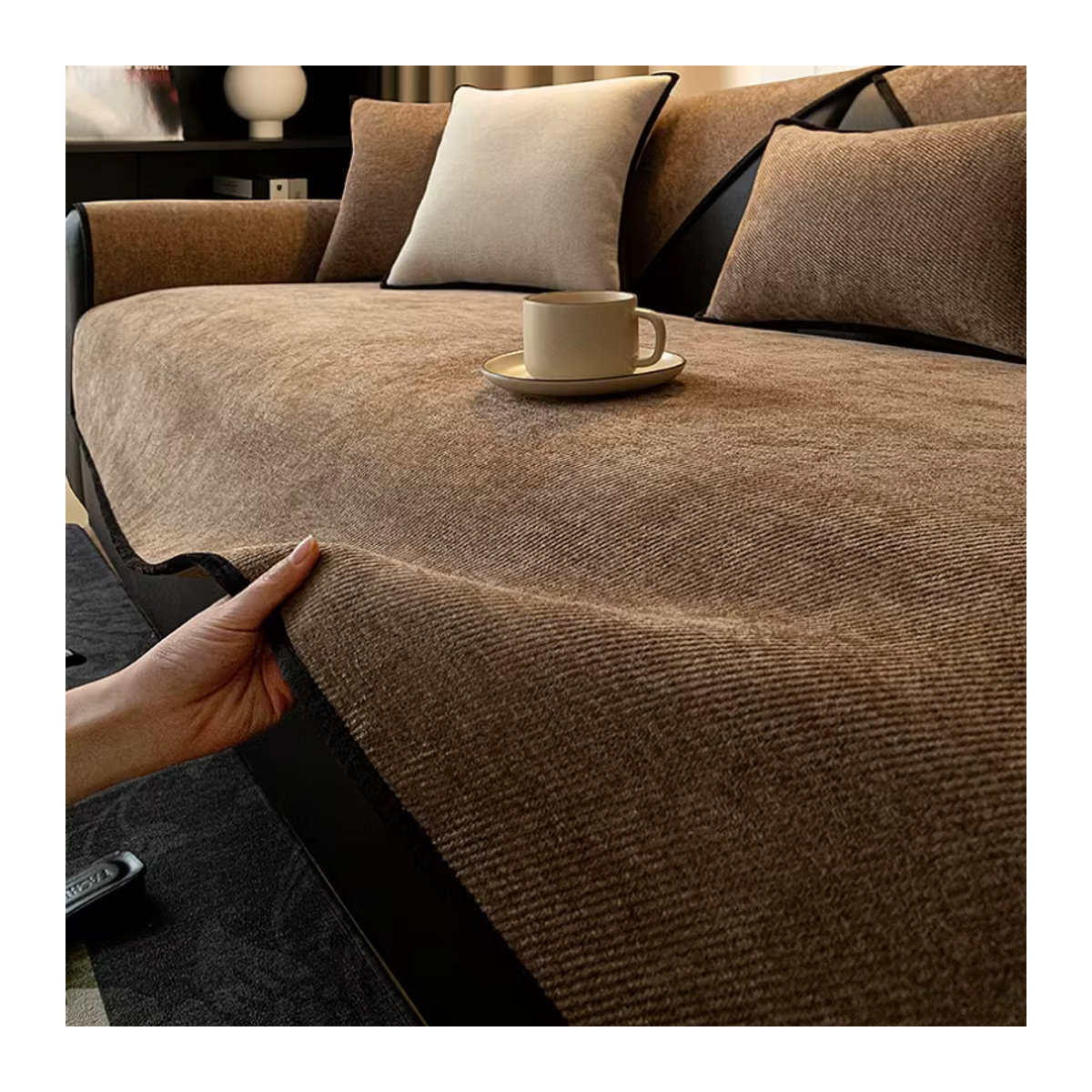 Rutschfester Sofabezug aus massivem Chenille-Twill als Couch-Schonbezug für dein Wohnzimmer in Beige und Braun - Bild 4