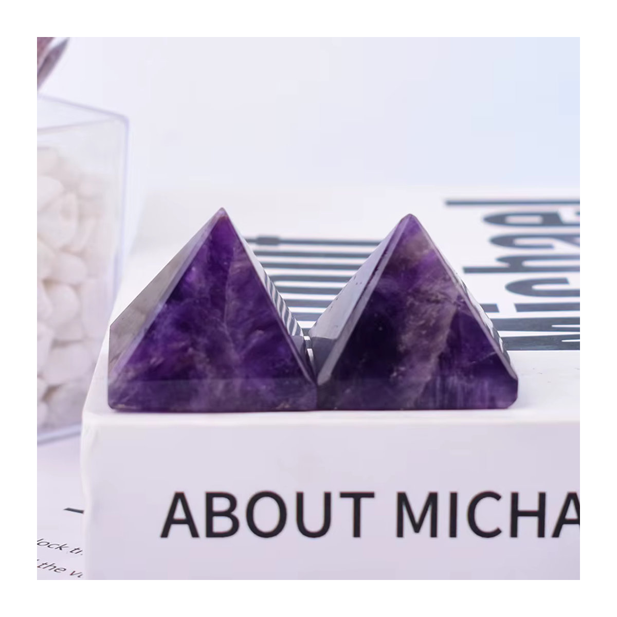 RYCRYSTAL Amethyst Kristallpyramide in Lila als polierter Heilstein für Reiki und Meditation - Bild 3