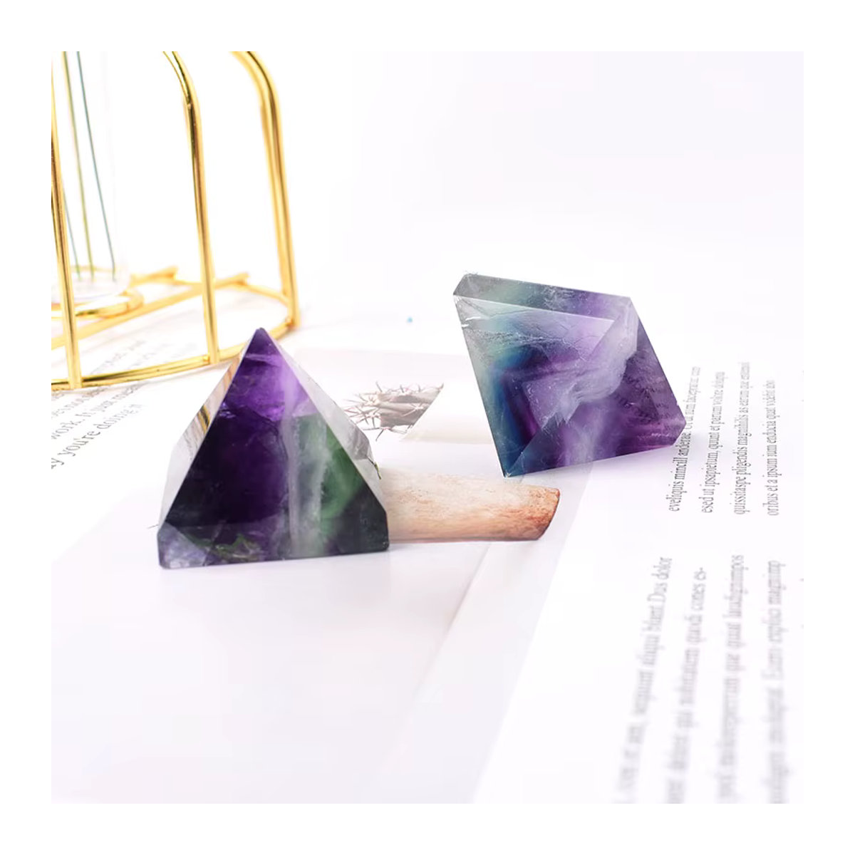 RYCRYSTAL Fluorit Pyramide aus natürlichem Kristall in mehrfarbig, geometrischer Heilstein Turm für Meditation und Home Decor - Bild 3
