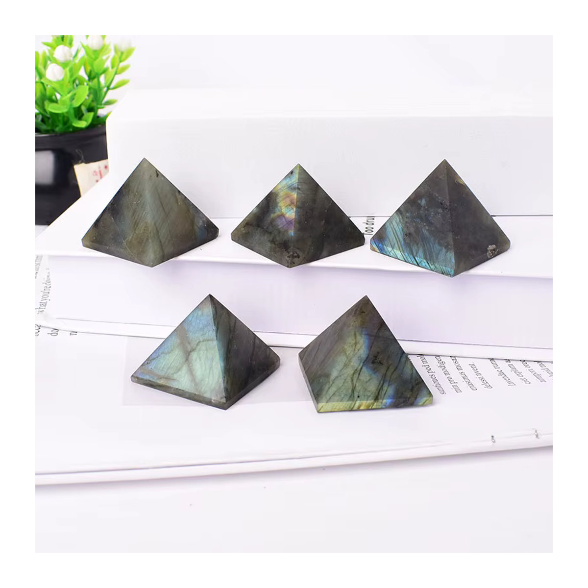 RYCRYSTAL Labradorit Pyramide aus natürlichem Kristall in mehrfarbig, geometrische Heilstein Dekoration für Meditation und Reiki - Bild 4