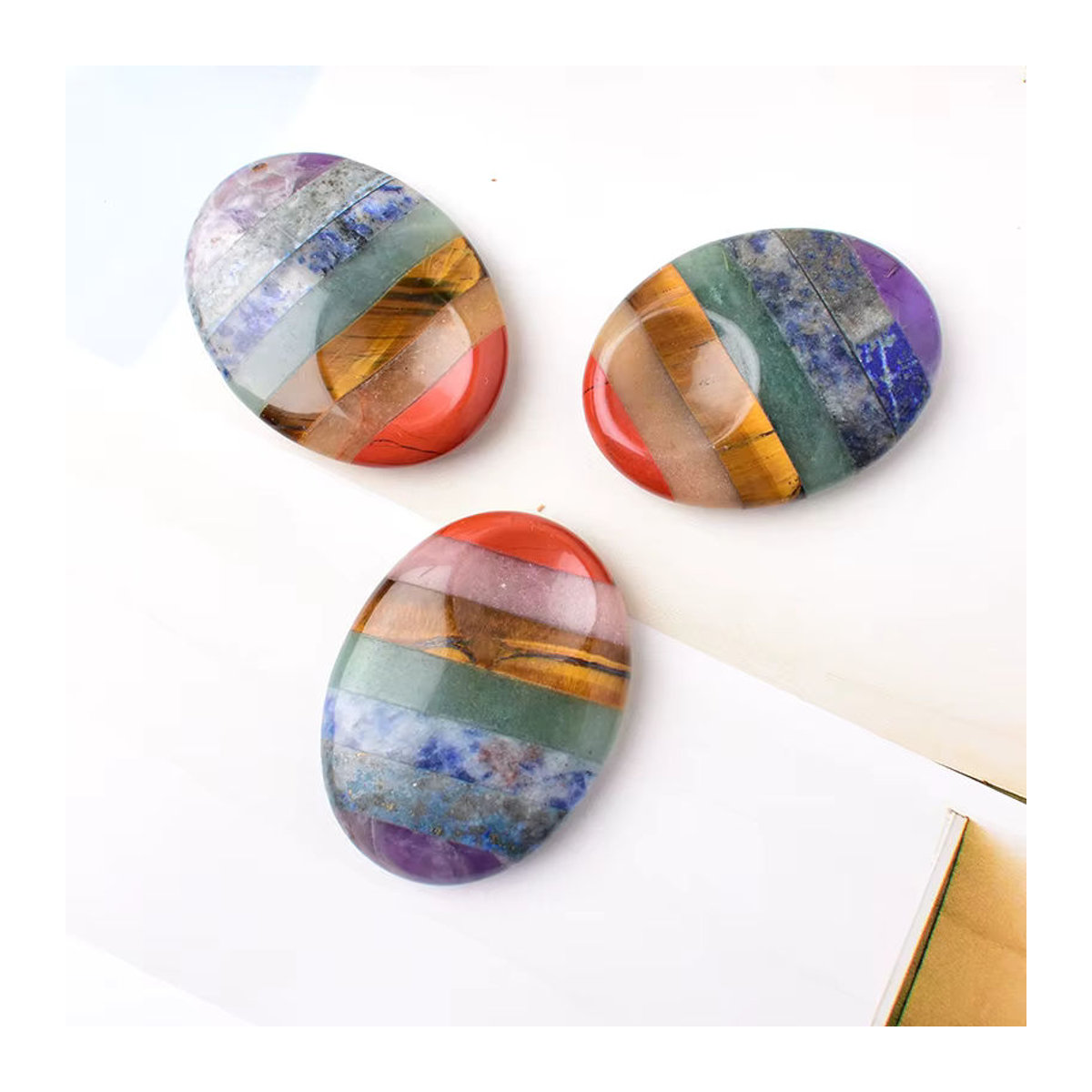 RYCRYSTAL Natürlicher Edelstein als polierter Heilstein für Daumenmassage und Chakra-Therapie, mehrfarbig gestreift, oval - Bild 5