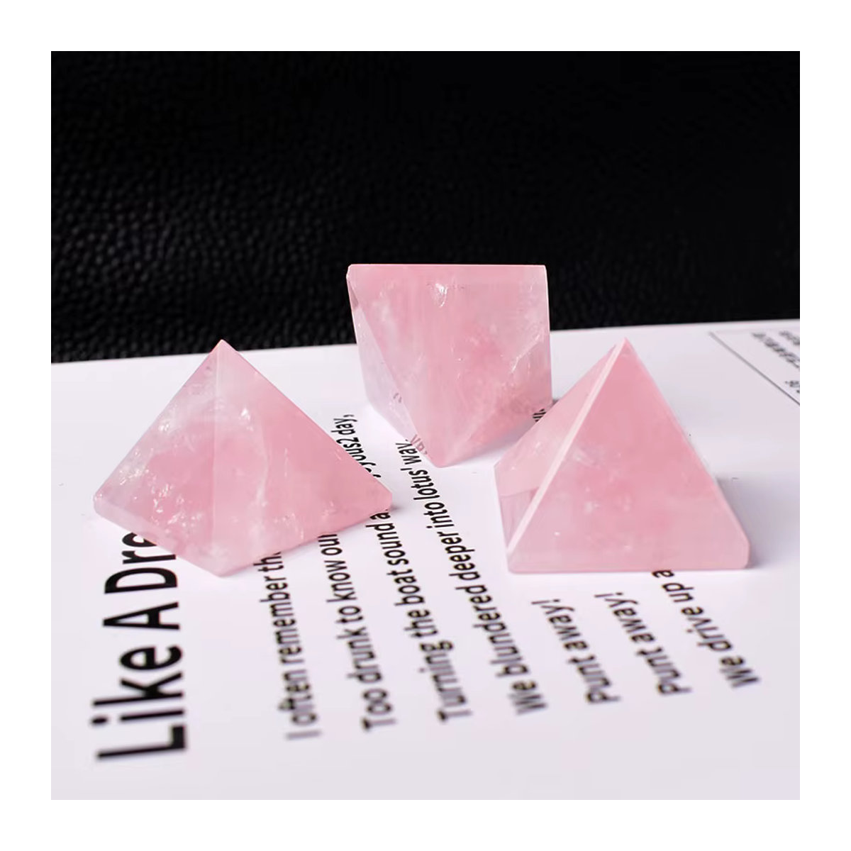 RYCRYSTAL Rosenquarz Pyramide aus natürlichem Edelstein in Rosa für Meditation und Wohnkultur - Bild 4