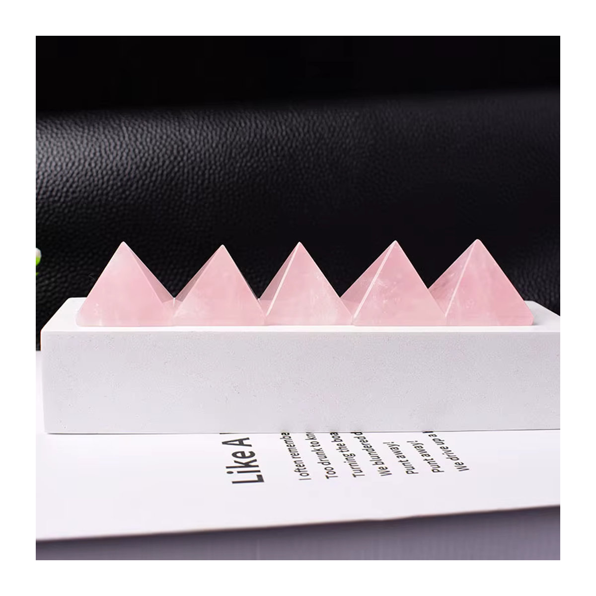 RYCRYSTAL Rosenquarz Pyramide aus natürlichem Edelstein in Rosa für Meditation und Wohnkultur - Bild 6