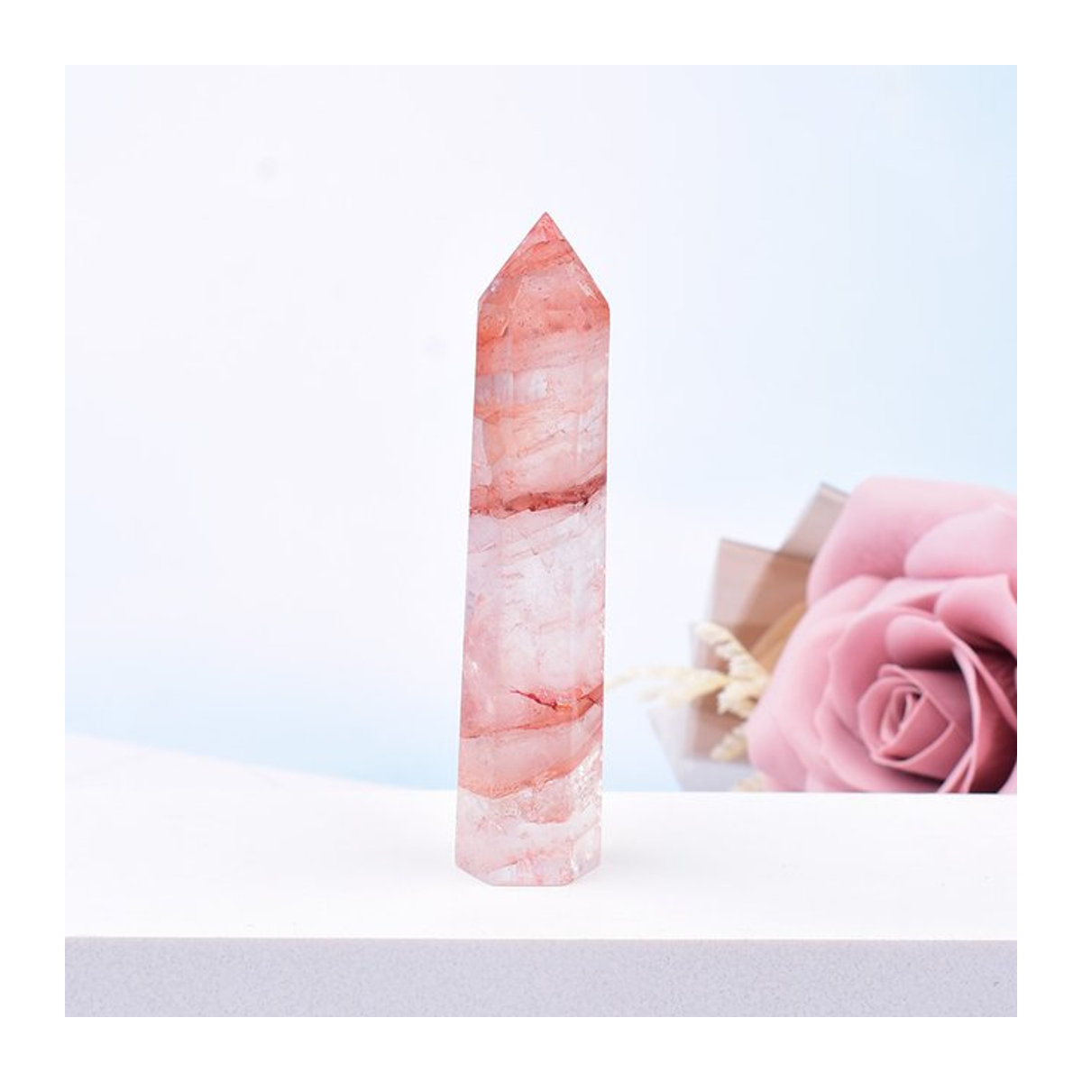 RYCRYSTAL Roter Kristall Obelisk mit floralem Muster, Geometrischer Kristallpunkt für Meditation und Reiki, Farbe: Rot - Bild 1