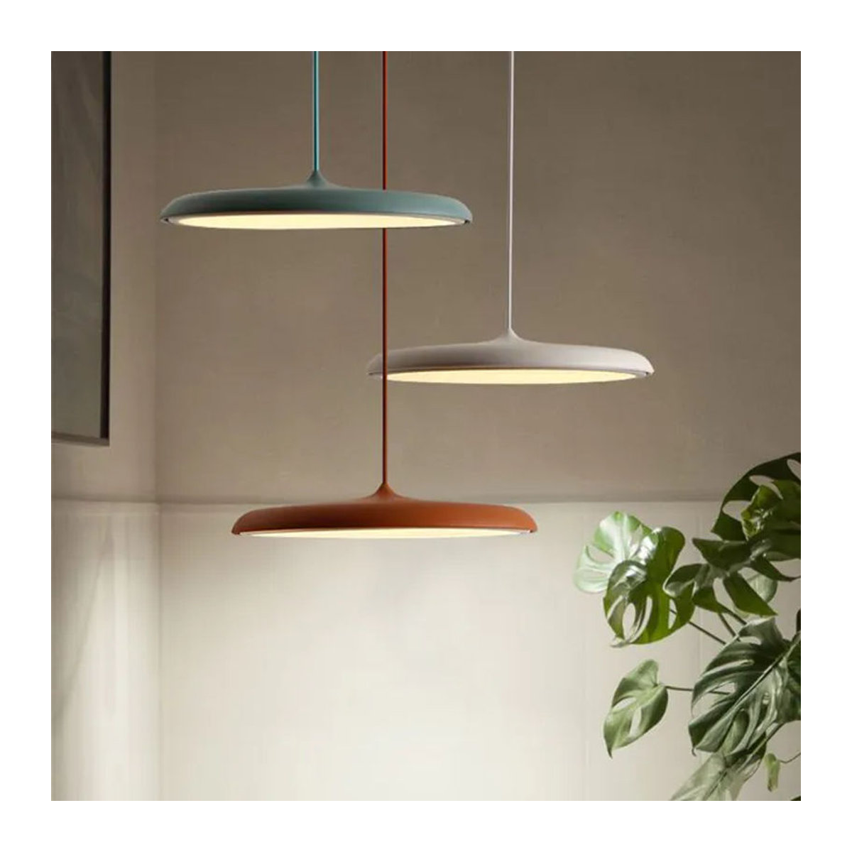 SANDYHA LED Pendelleuchte im skandinavischen Design, minimalistischer runder Kronleuchter in Bunt für Esszimmer, Küche oder Insel - Bild 1