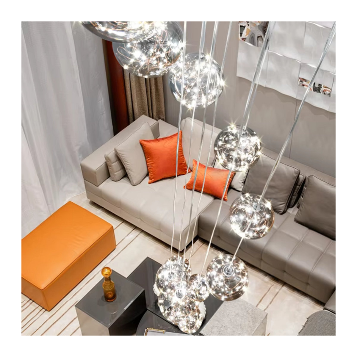 SANDYHA Moderner LED Kronleuchter mit Glas-Elementen und Leder-Details in Gold und Chrom, dimmbar - Bild 4