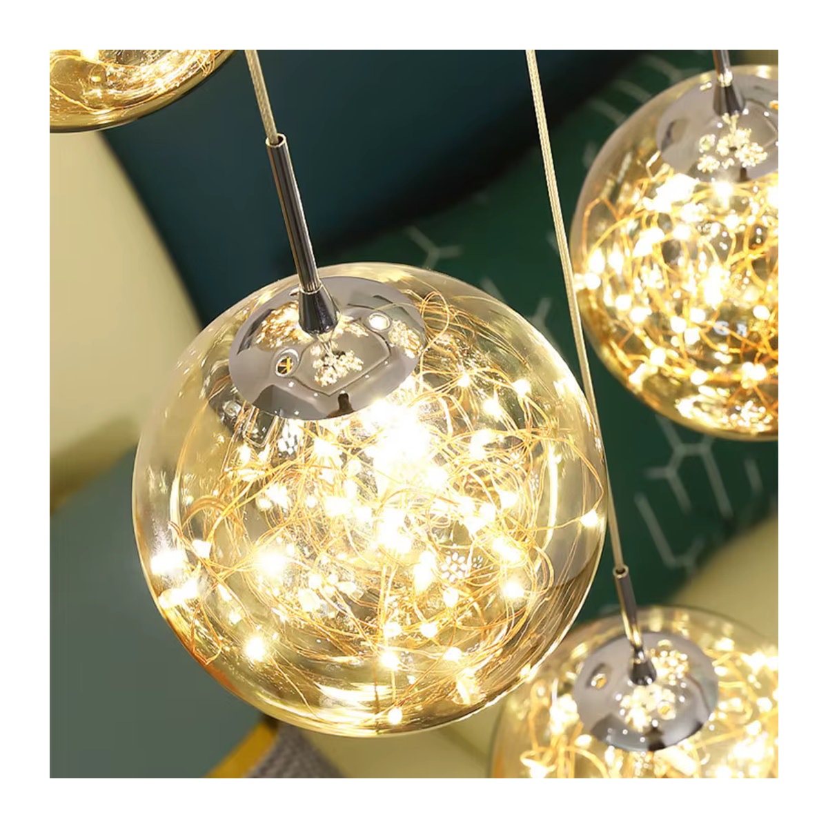 SANDYHA Moderner LED Kronleuchter mit Glas-Elementen und Leder-Details in Gold und Chrom, dimmbar - Bild 5