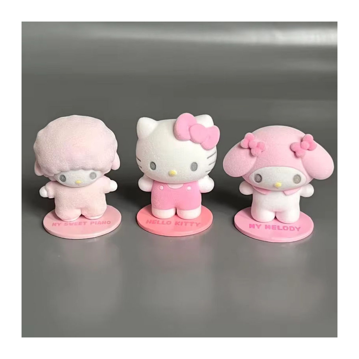 Sanrio Blindbox Sammlerpuppen mit Magnetfunktion Hello Kitty Kuromi Cinnamoroll mehrfarbig - Bild 1