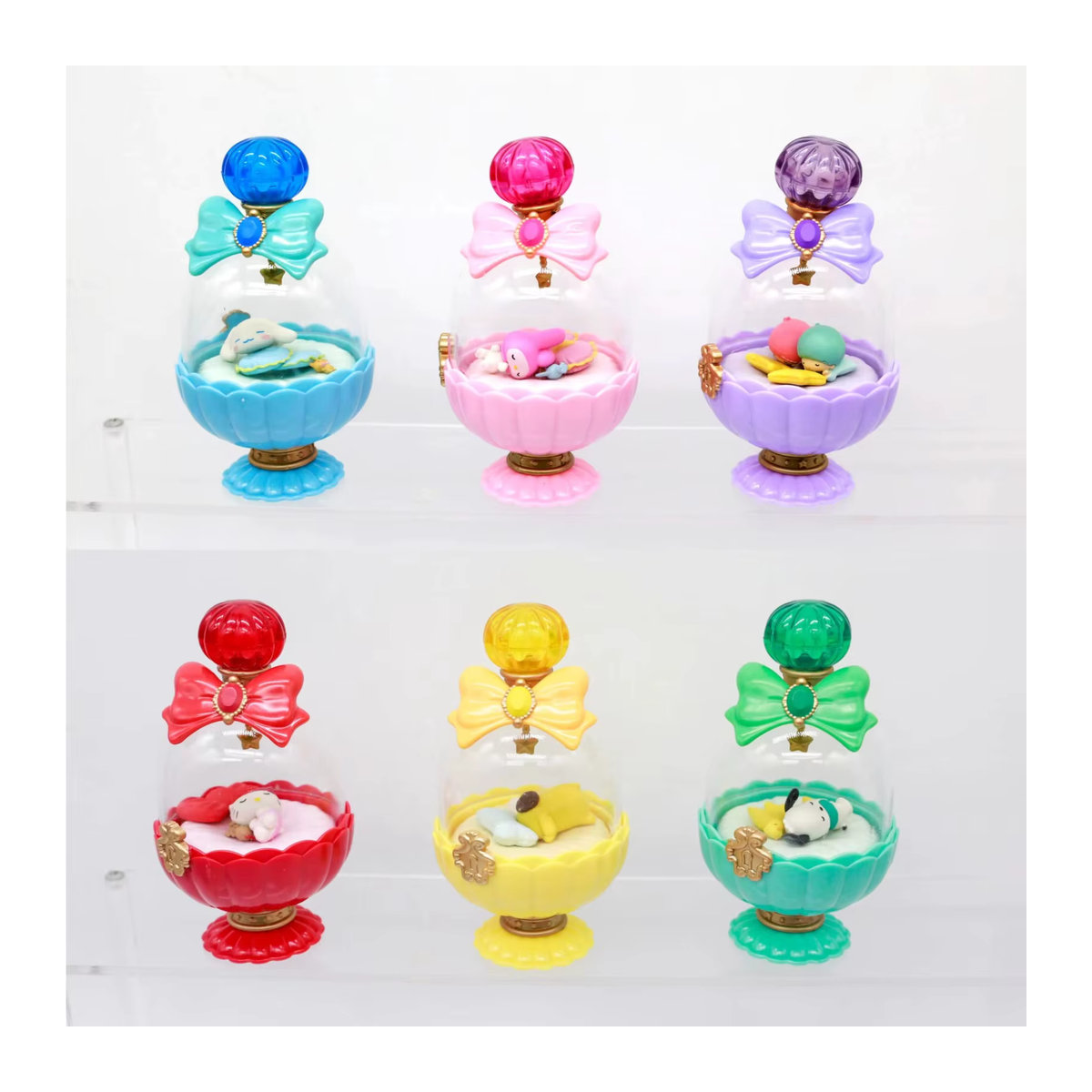 Sanrio Blindbox Szenen-Miniatur Cinnamoroll im Dolly-Koffer mehrfarbig aus Kunststoff - Bild 3