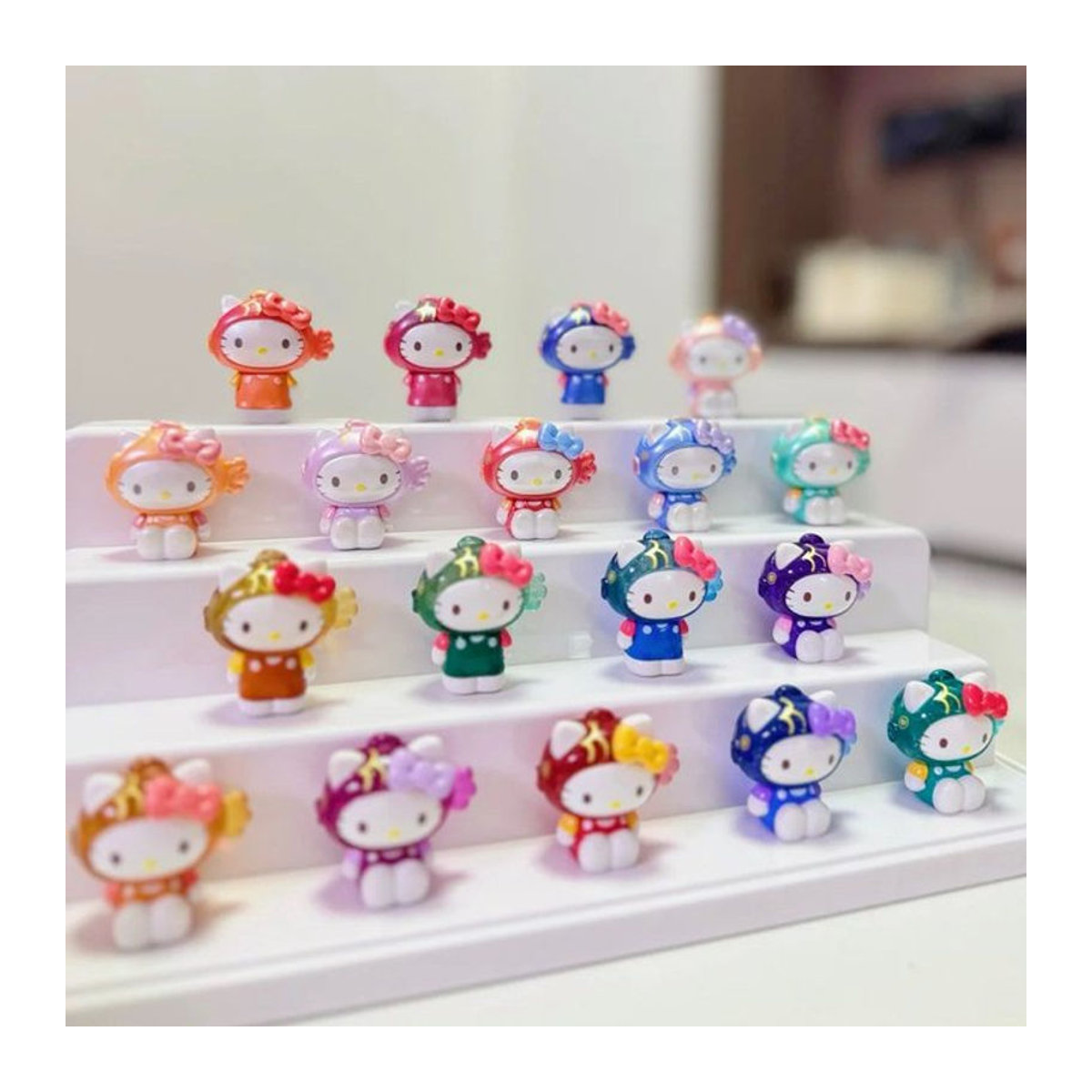 Sanrio Hello Kitty Blind Box Kawaii Fisch Maskottchen Serie Mini Figuren aus Kunststoff, mehrfarbig - Bild 1