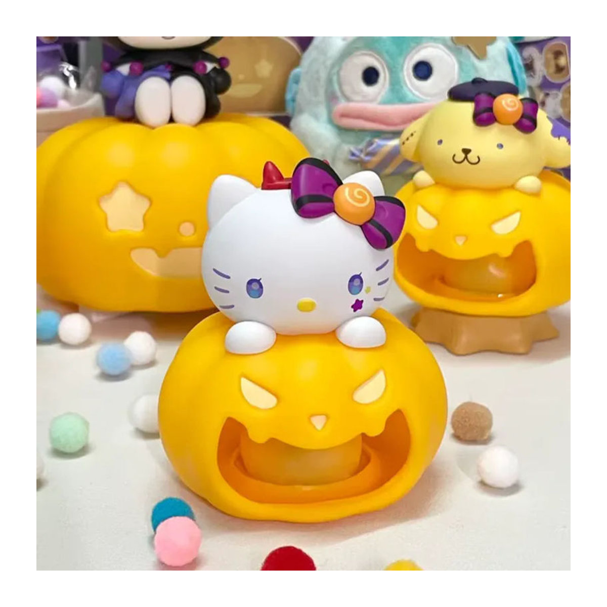 Sanrio Hello Kitty und Kuromi Blind Box Halloween Kürbis Figur aus Kunststoff in Orange als Deko-Ornament - Bild 3