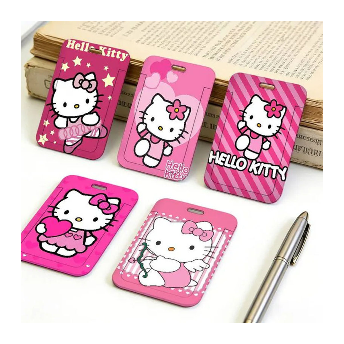 Sanrio K-KittyS H-HelloS Namensschildhalter aus Kunststoff mit weichem Halsband in Rosa gestreift - Bild 1