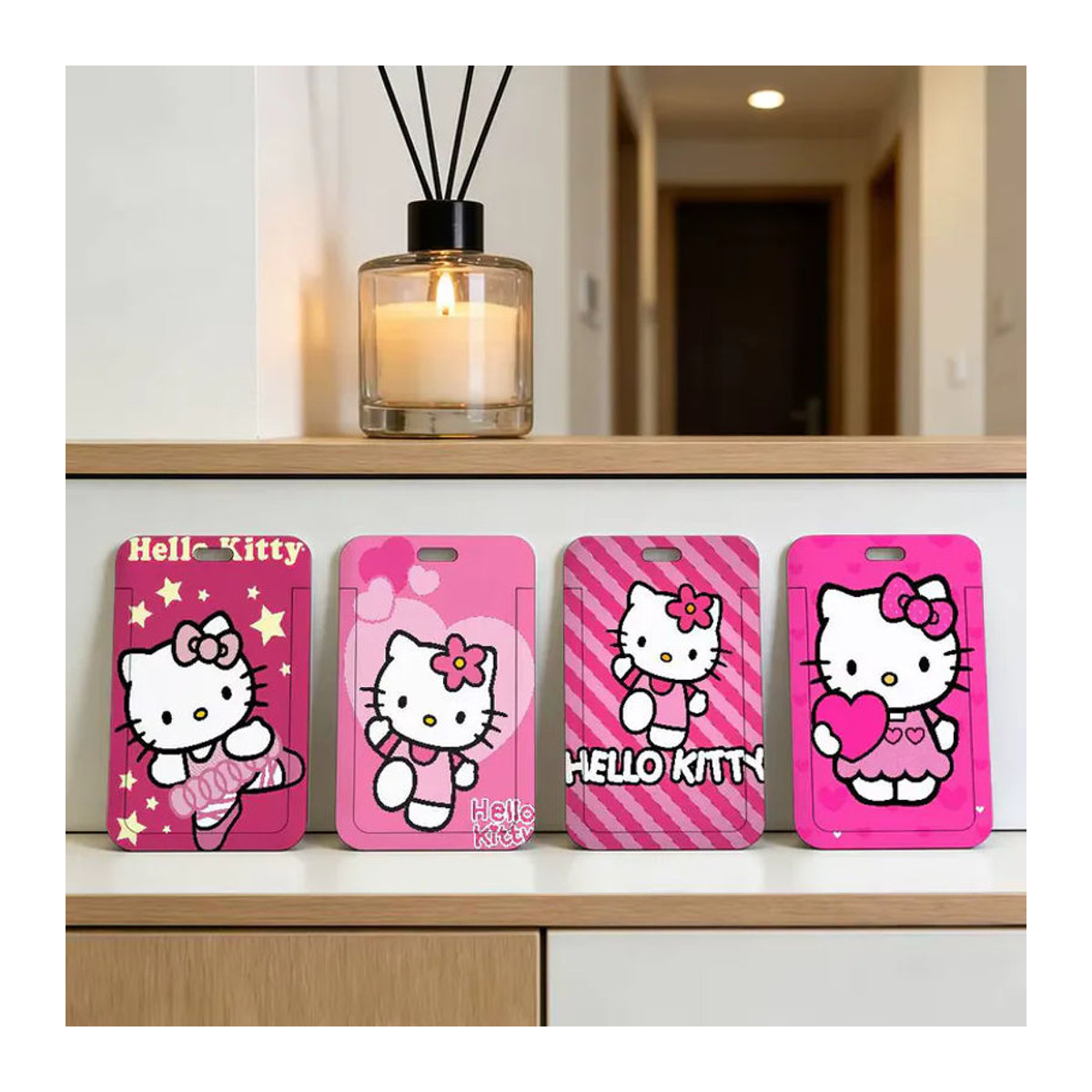 Sanrio K-KittyS H-HelloS Namensschildhalter aus Kunststoff mit weichem Halsband in Rosa gestreift - Bild 3