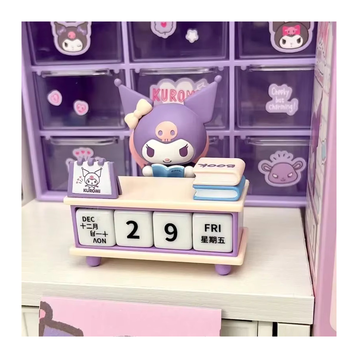 Sanrio Kuromi und Pochacco Mini-Sitzfiguren als Desktop-Dekoration und Kalender-Ornament in Lila aus Kunststoff - Bild 2