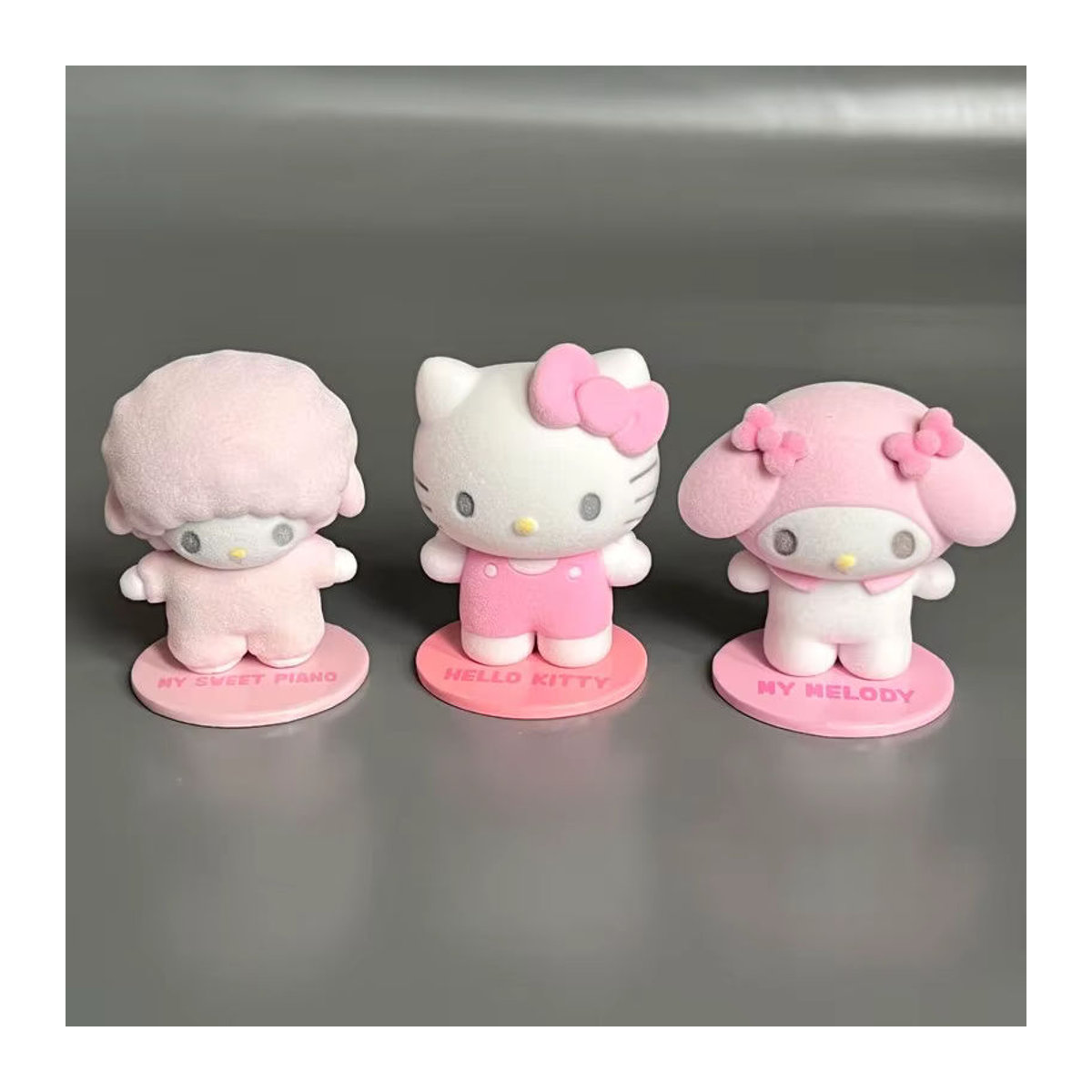 Sanrio Magnetische Saugbox Blind Box mit Hello Kitty, Kuromi und Cinnamoroll als hochwertige Kunststoff-Puppen in Rosa für deine Desktop-Dekoration - Bild 3