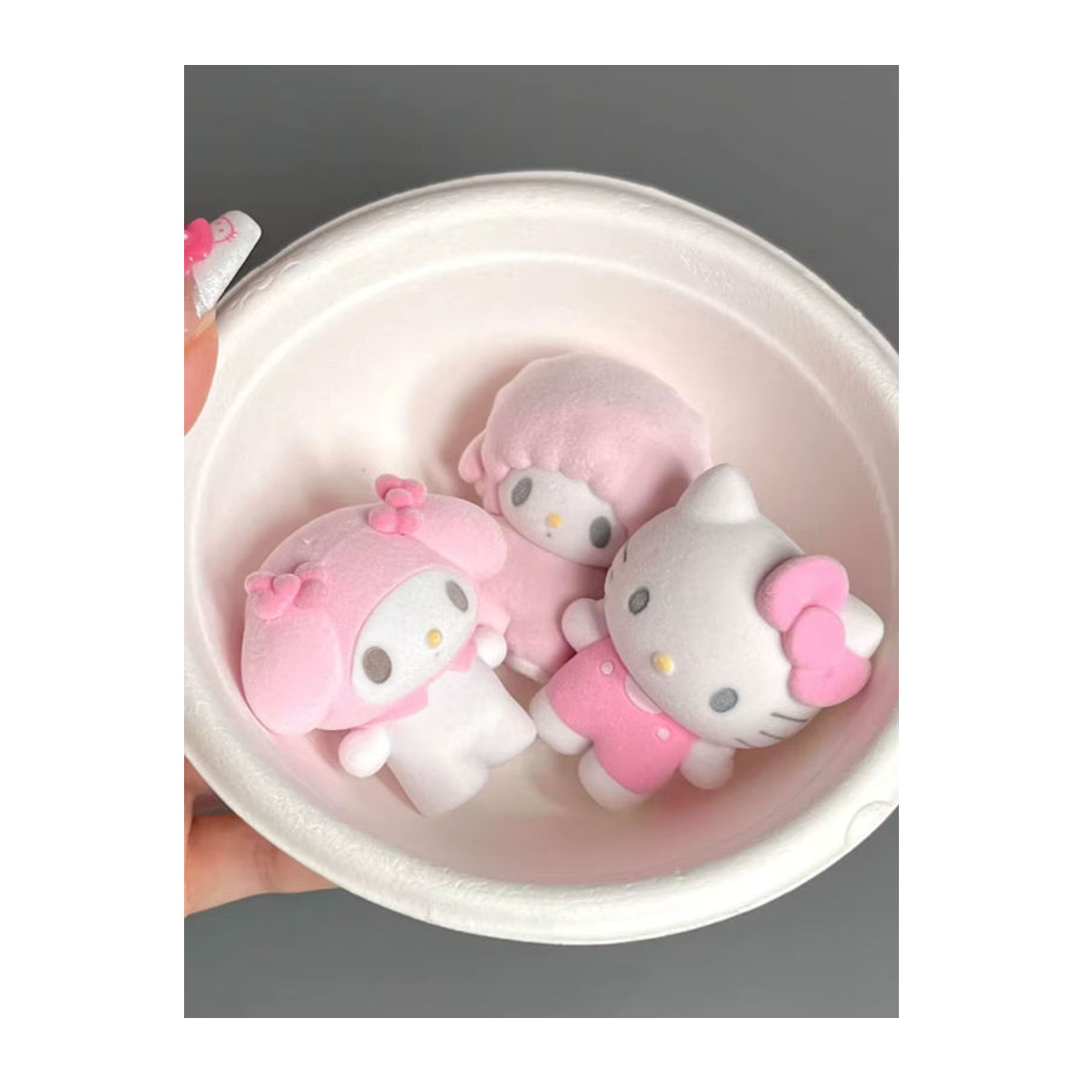 Sanrio Magnetische Saugbox Blind Box mit Hello Kitty, Kuromi und Cinnamoroll als hochwertige Kunststoff-Puppen in Rosa für deine Desktop-Dekoration - Bild 6