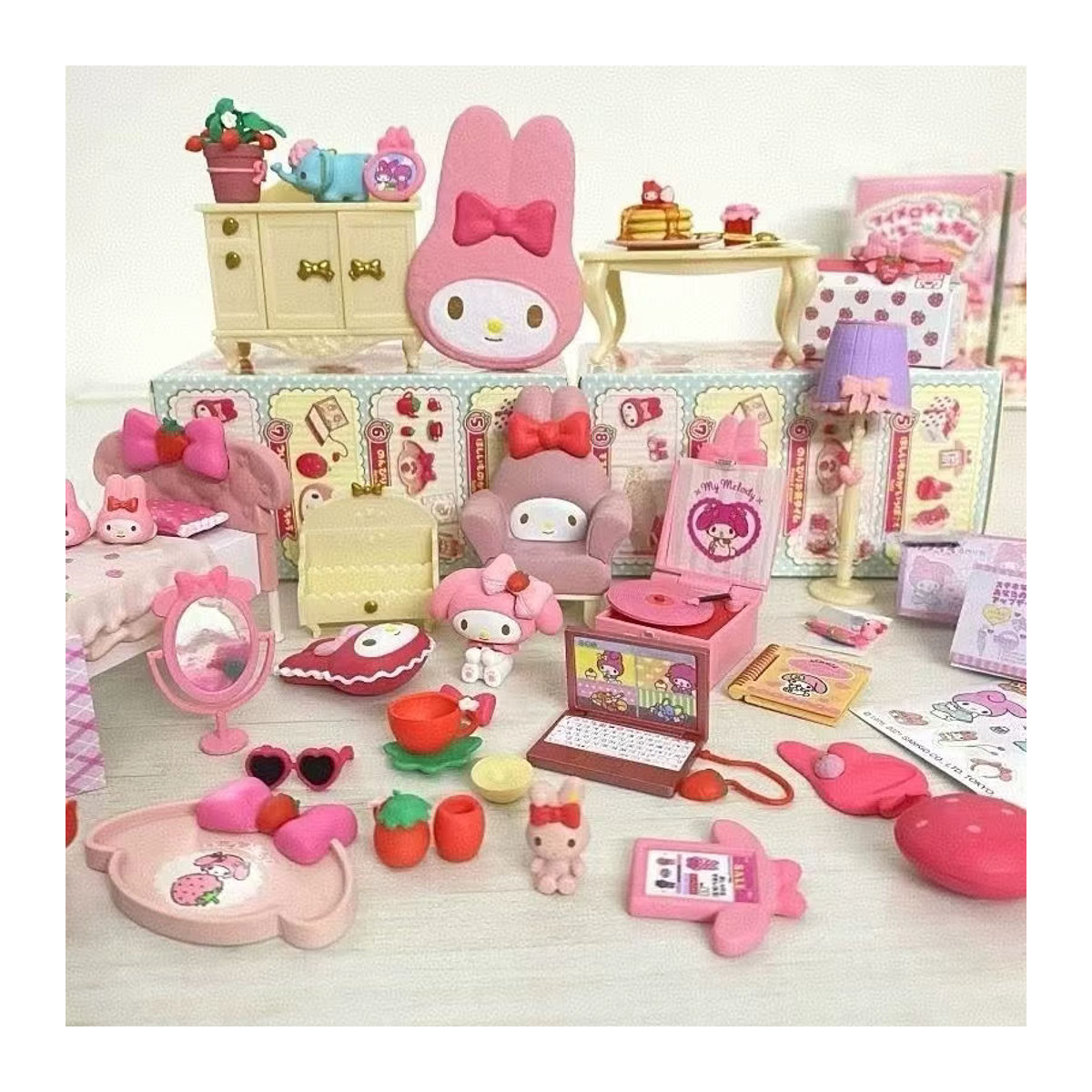 Sanrio My Melody Miniatur Szene Erdbeere Zimmer Blind Box Anime Figur in Rosa als Desktop Dekoration für Kinder - Bild 2