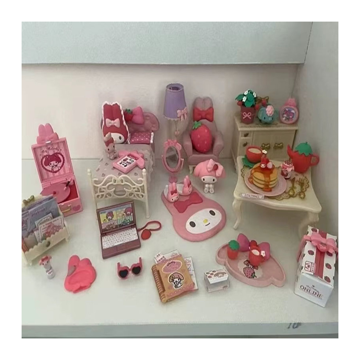Sanrio My Melody Miniatur Szene Erdbeere Zimmer Blind Box Anime Figur in Rosa als Desktop Dekoration für Kinder - Bild 3
