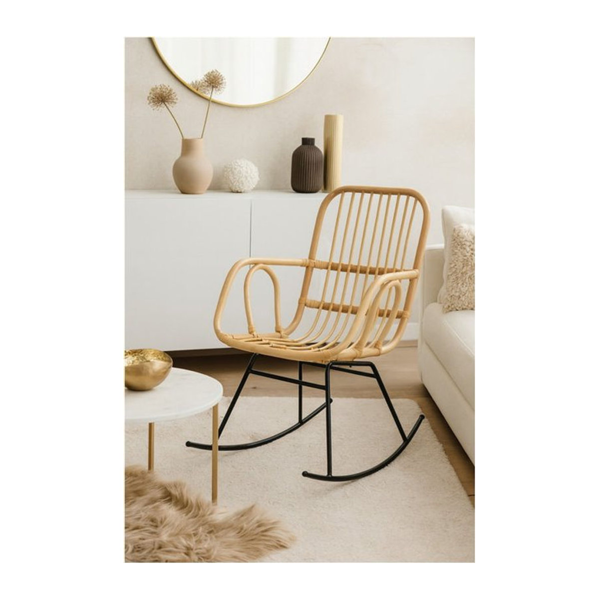 Schaukelsessel Astrid von Möbel direkt in skandinavischem Design aus Rattan und Metall in Schwarz und Natur - Bild 1
