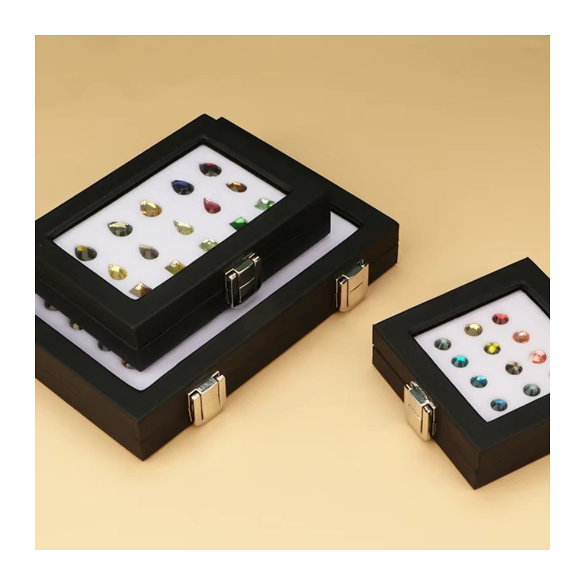 Schmuck-Präsentationsbox von Baby.Xin aus schwarzem Lackleder mit transparenter Edelsteinbox und Schnalle für Diamanten und Ringe - Bild 2