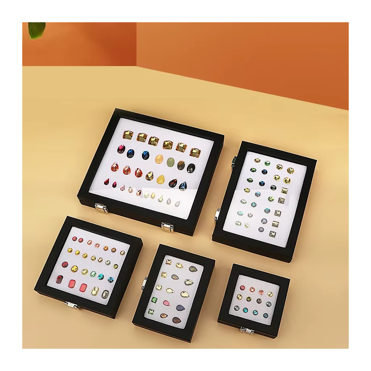 Schmuck-Präsentationsbox von Baby.Xin aus schwarzem Lackleder mit transparenter Edelsteinbox und Schnalle für Diamanten und Ringe - Bild 3