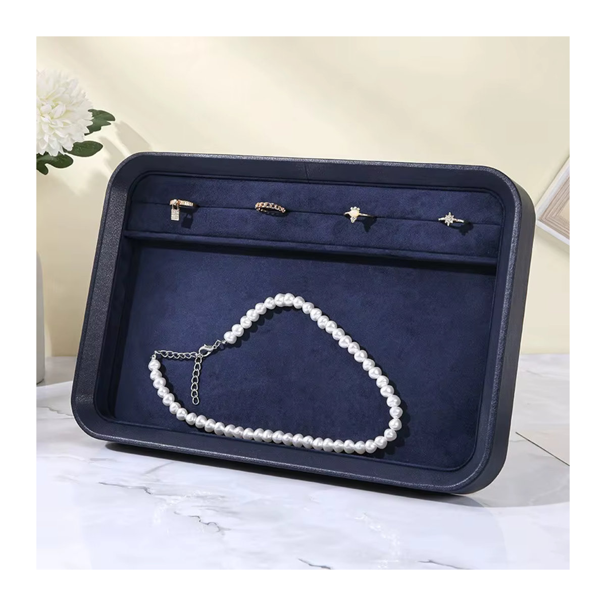 Schmucktablett aus Samt in Blau für Halsketten, Armbänder, Ohrringe und Ringe als moderner Schmuckorganizer und Display-Tablett - Bild 4