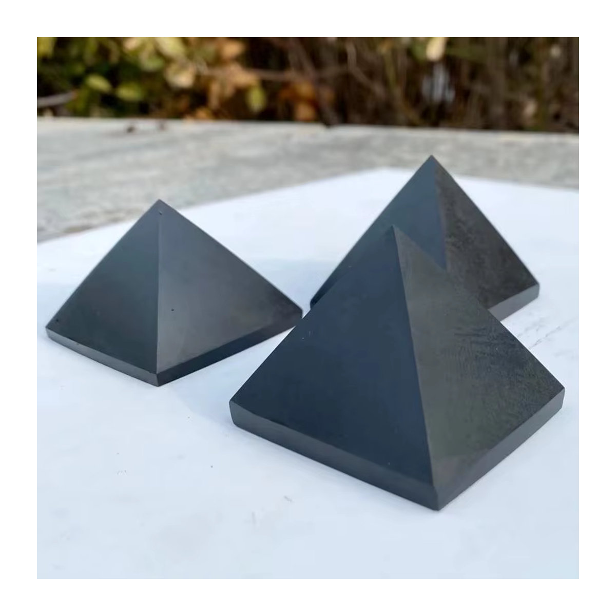 Schungit Pyramide Schwarz von TAIHESJ zur Meditation und Dekoration, 6 cm Höhe - Bild 3