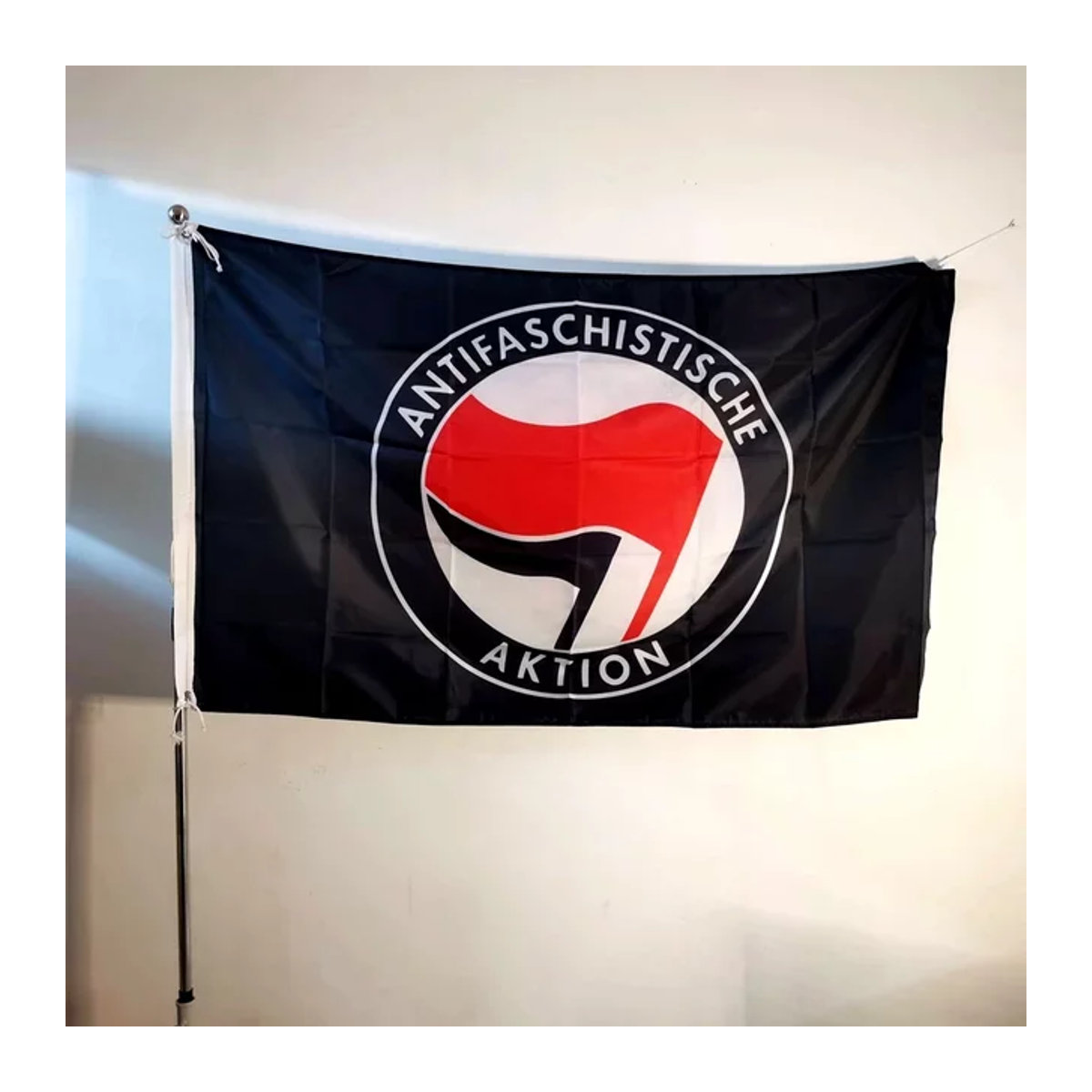 Schwarze Antifaschistische Aktionsflagge aus Polyester, Design: Antifa Anarchy Revolution, B x H: 90 x 150 cm - Bild 1