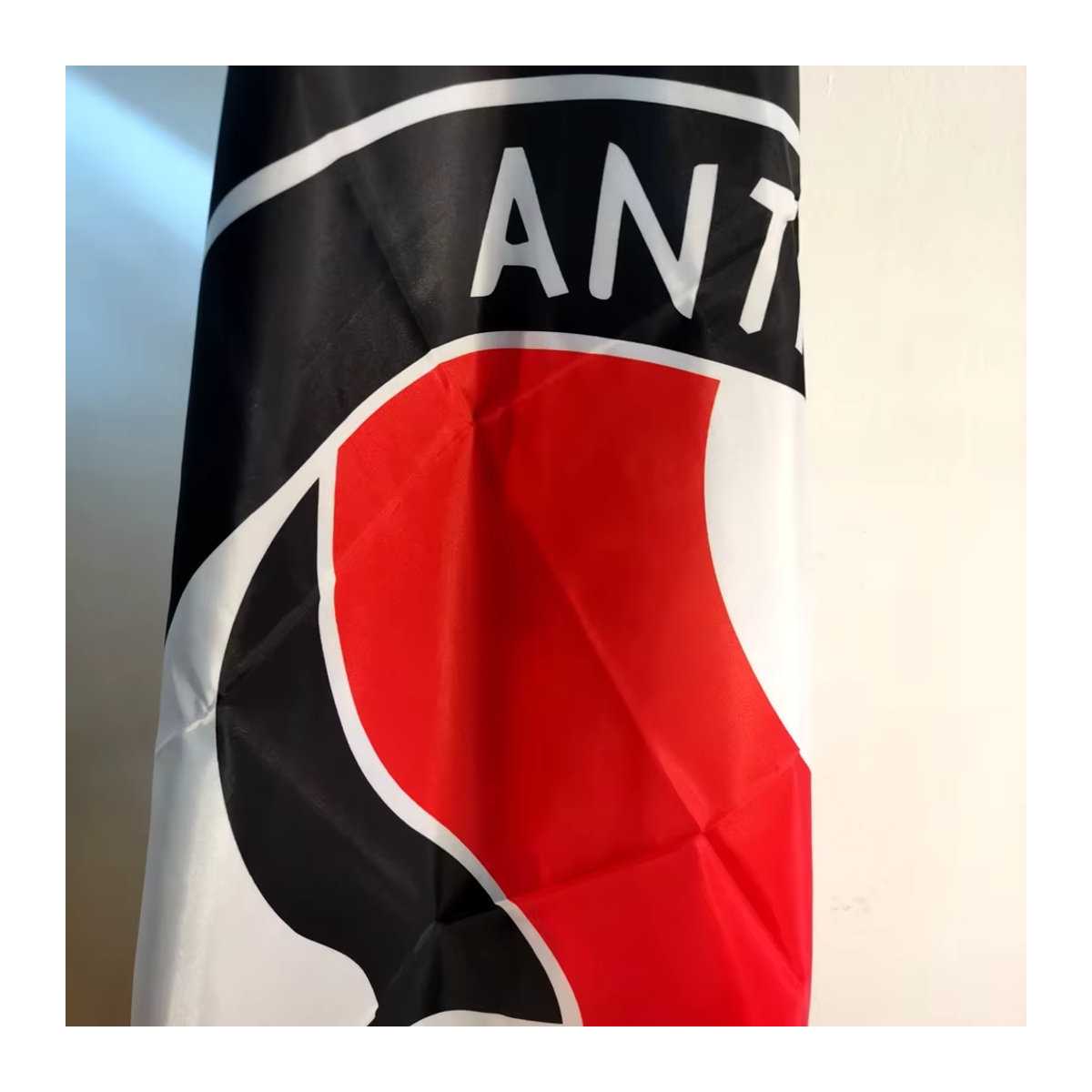 Schwarze Antifaschistische Aktionsflagge aus Polyester, Design: Antifa Anarchy Revolution, B x H: 90 x 150 cm - Bild 2