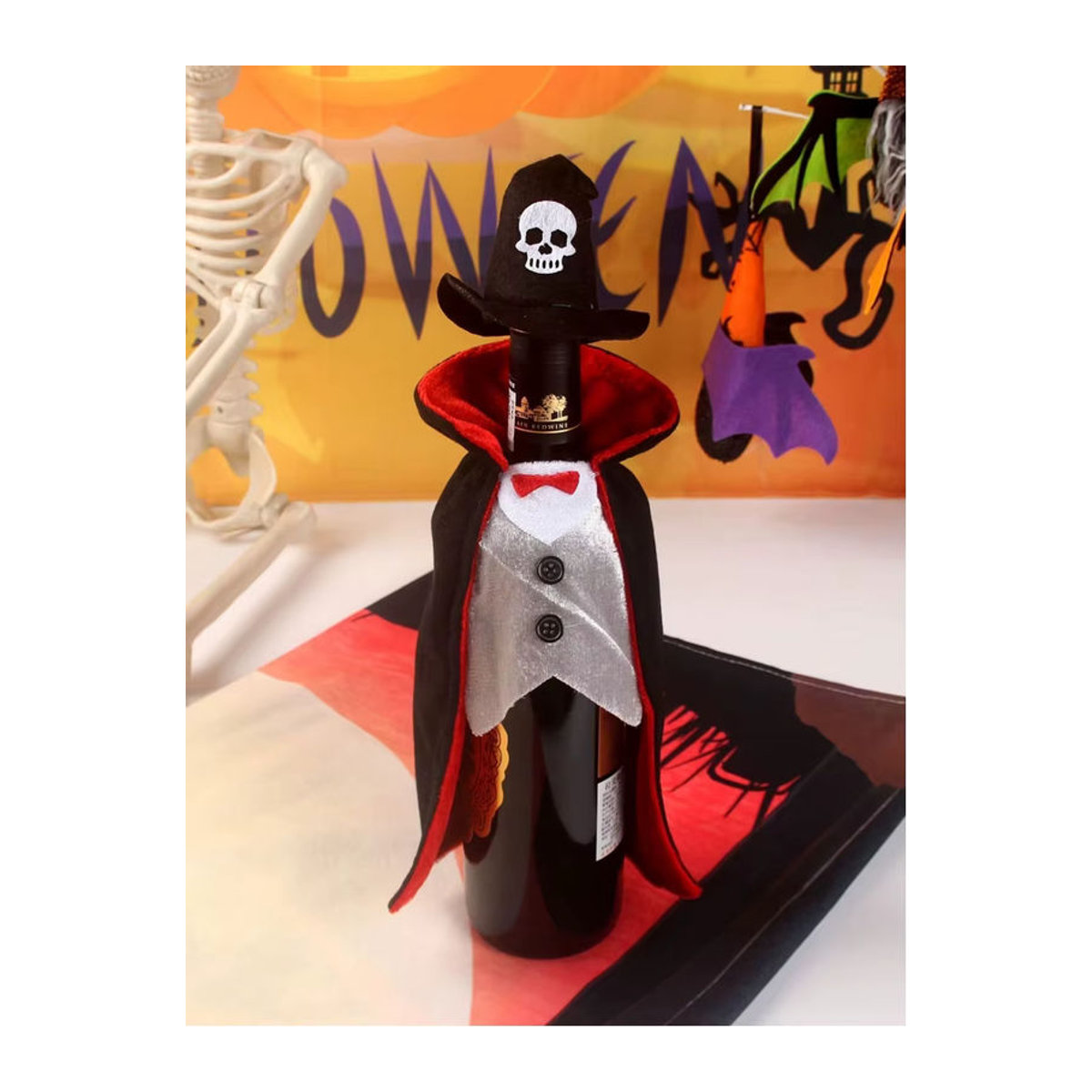 Schwarze Halloween-Weinflaschenhülle aus Textil als festliche Partydekoration - Bild 7
