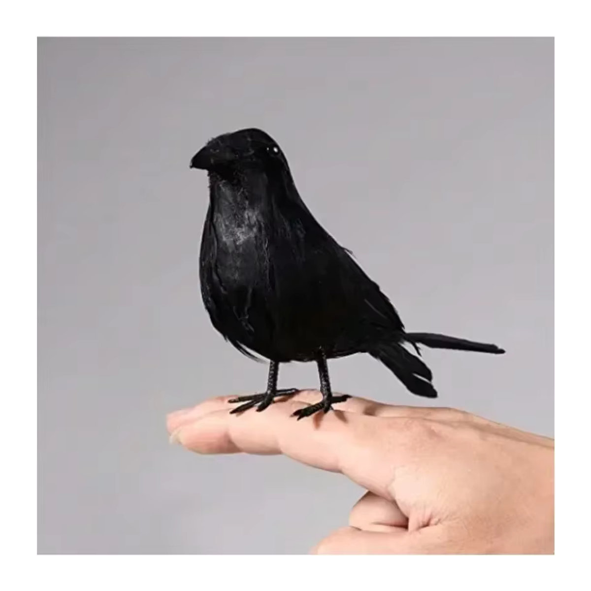 Schwarze Krähe als täuschend echtes Vogelfigur-Spielzeug zur Vogelabwehr für den Garten und Außenbereich - Bild 2