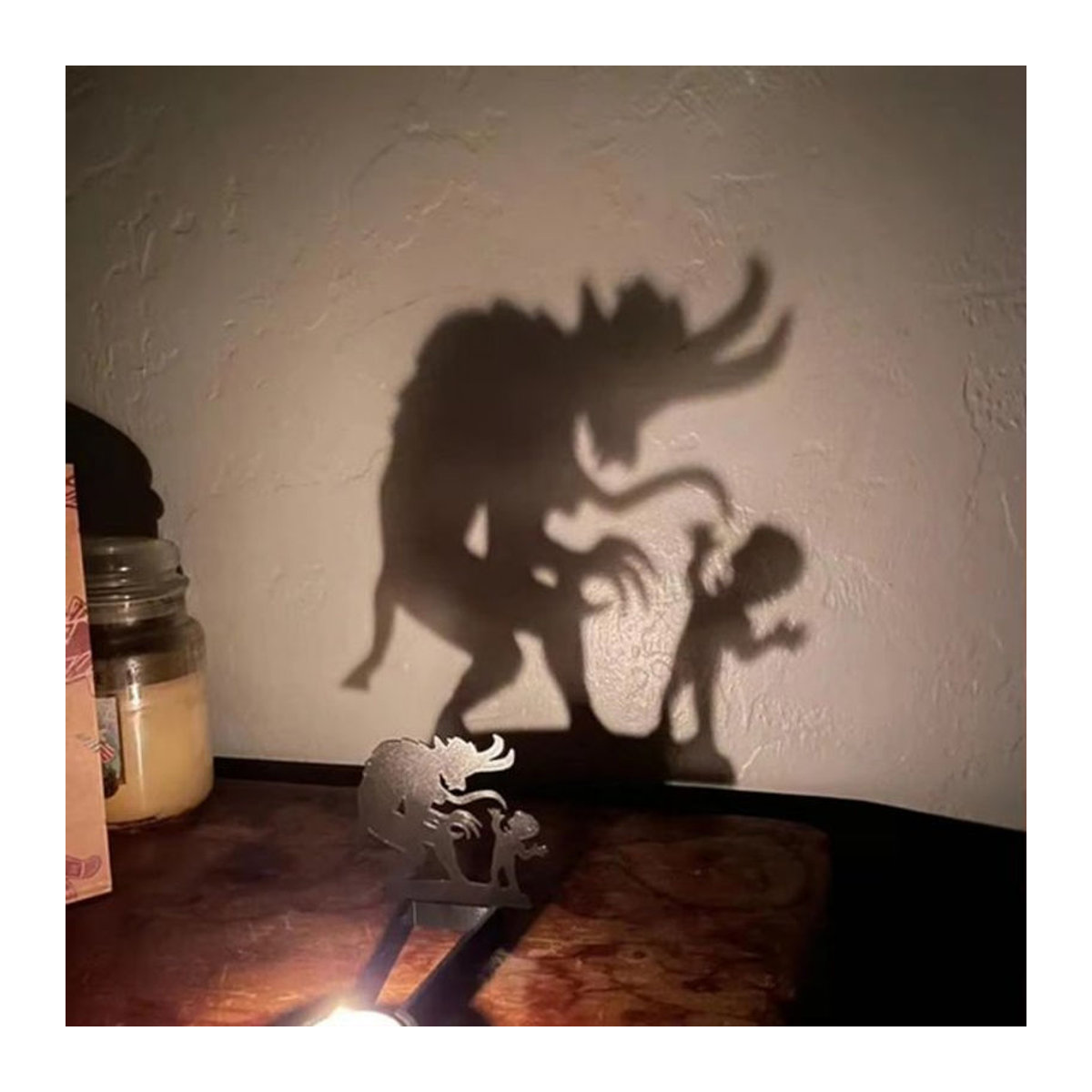 Schwarzer Halloween Kerzenhalter aus Metall für Teelicht als dekorative Schattenrolle für Innen und Außen - Bild 1
