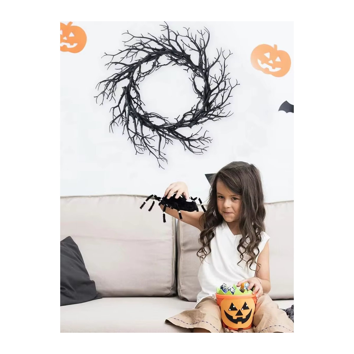 Schwarzer Halloween-Kranz aus künstlichen Zweigen für deine Dekoration im Innen- und Außenbereich - Bild 4