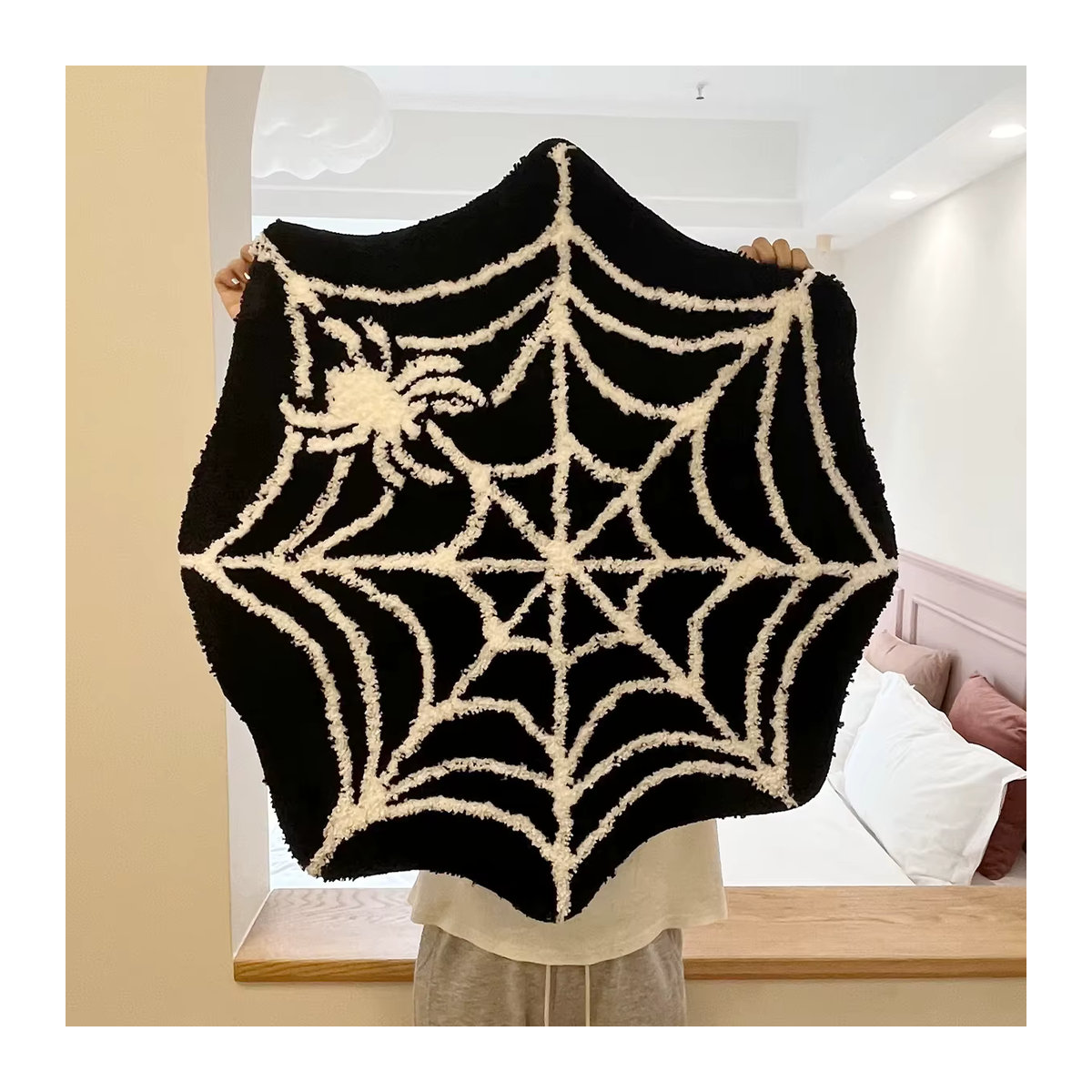 Schwarzer Halloween Spinnennetz Teppich als gruseliges Tufting Badezimmer Dekor und Fußmatte im gotischen Stil - Bild 3