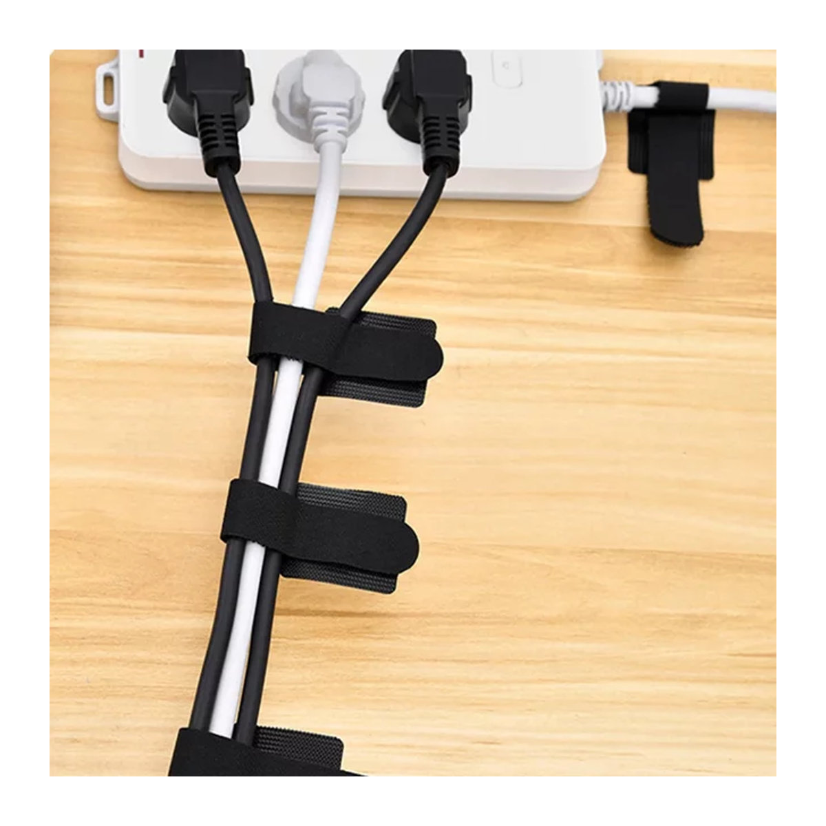 Selbstklebende USB-Kabelorganisator Clips aus Kunststoff in Schwarz für minimalistisches Kabelmanagement - Bild 1
