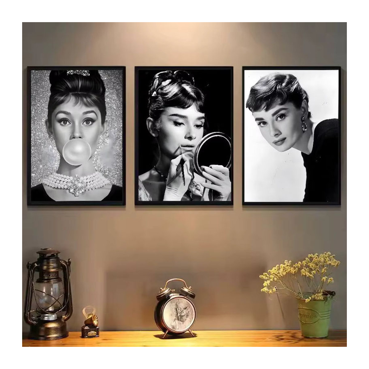 Selbstklebender Vintage Wandsticker Audrey Hepburn in Schwarz, Rechteckiges Wandposter für Wohnzimmer und Bar, B: 20 cm, H: 15 cm - Bild 4